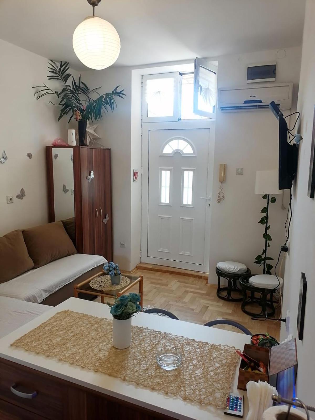 Small Low Cost Studio Bělehrad Exteriér fotografie