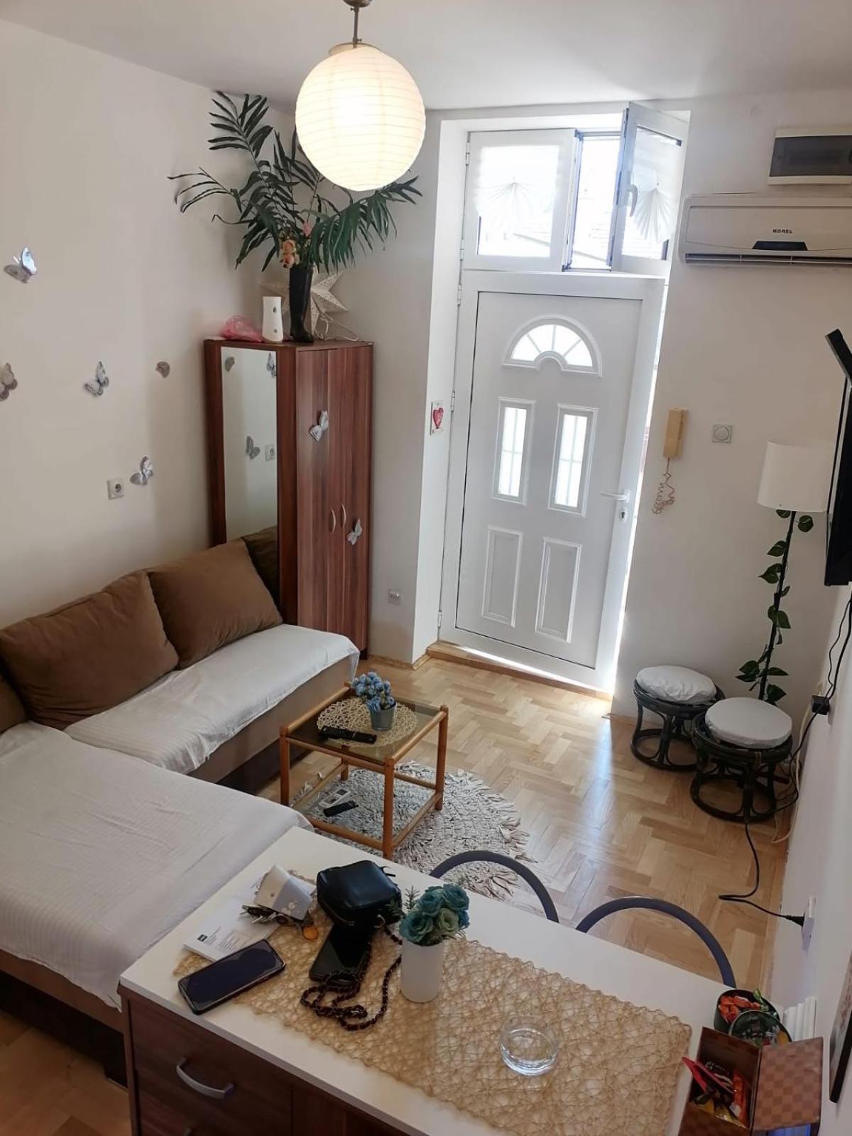 Small Low Cost Studio Bělehrad Exteriér fotografie